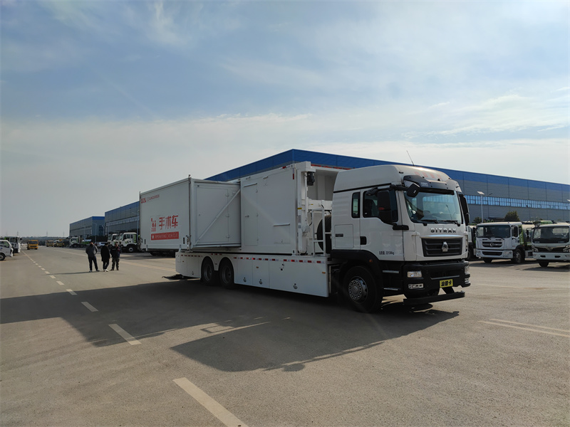 移動手術車