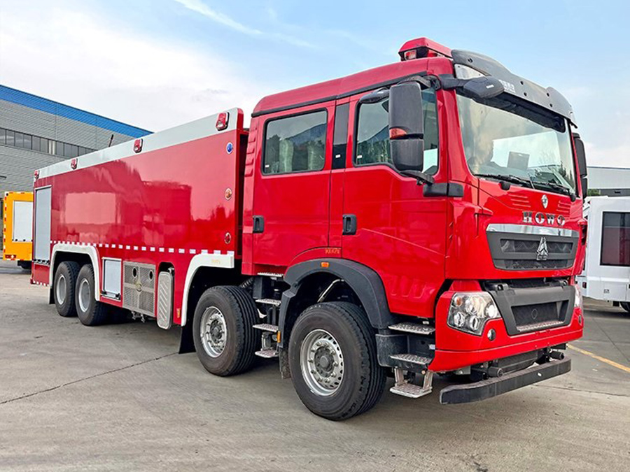 重汽豪沃25噸水罐消防車(chē)