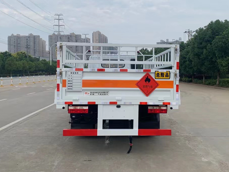 東風(fēng)5.2米氣瓶運(yùn)輸車