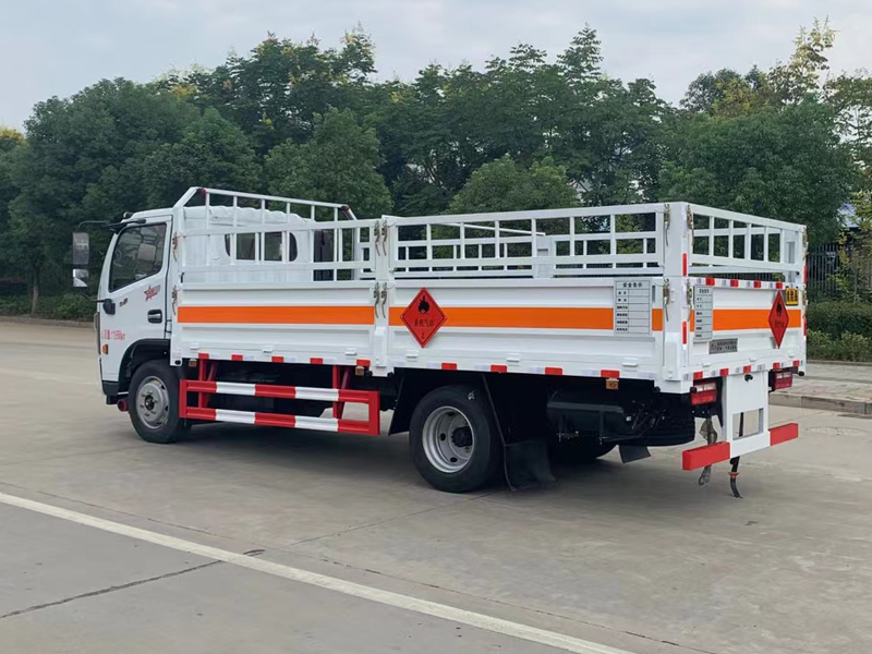 東風(fēng)5.2米氣瓶運(yùn)輸車