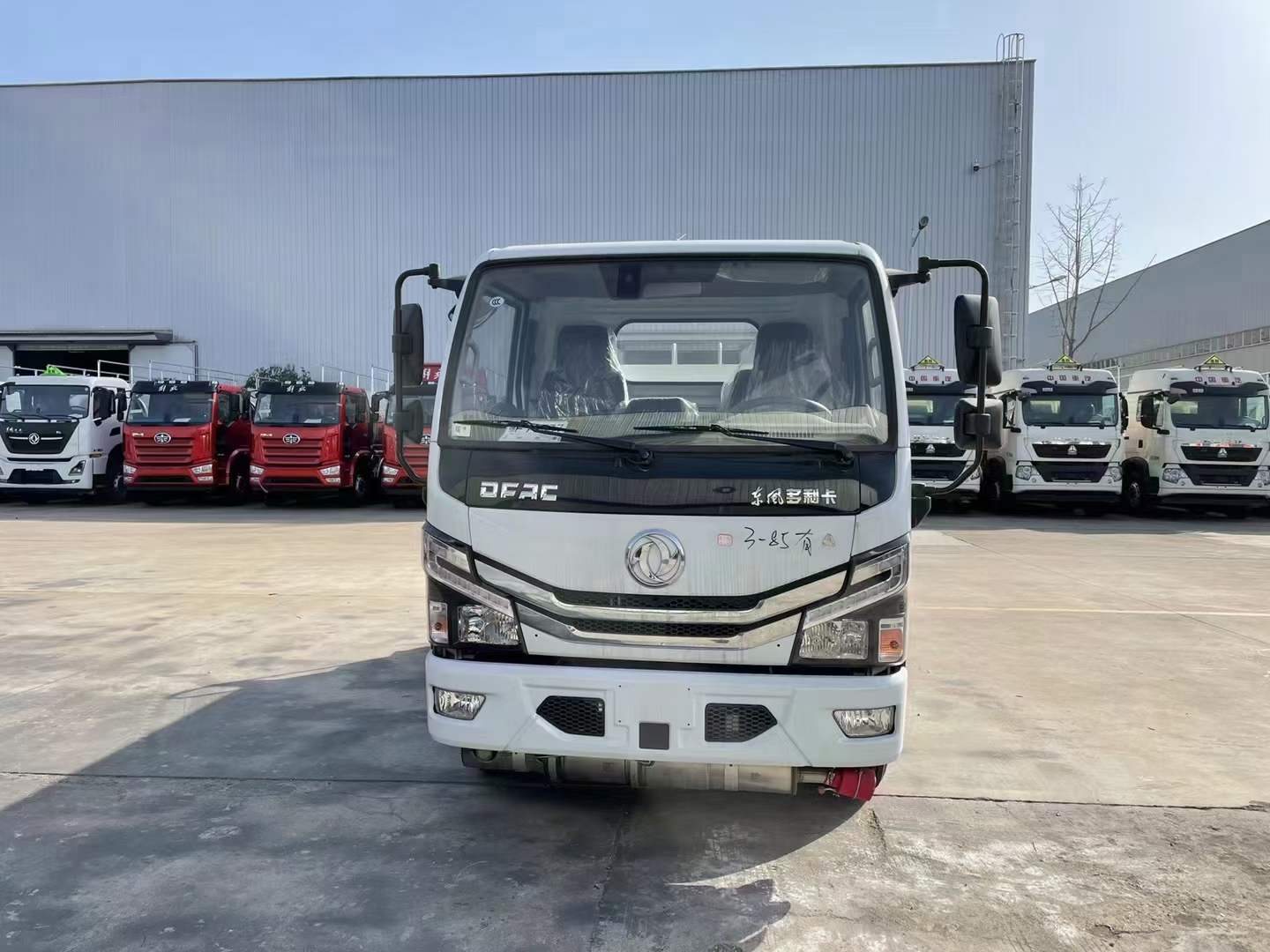東風多利卡2噸油罐車