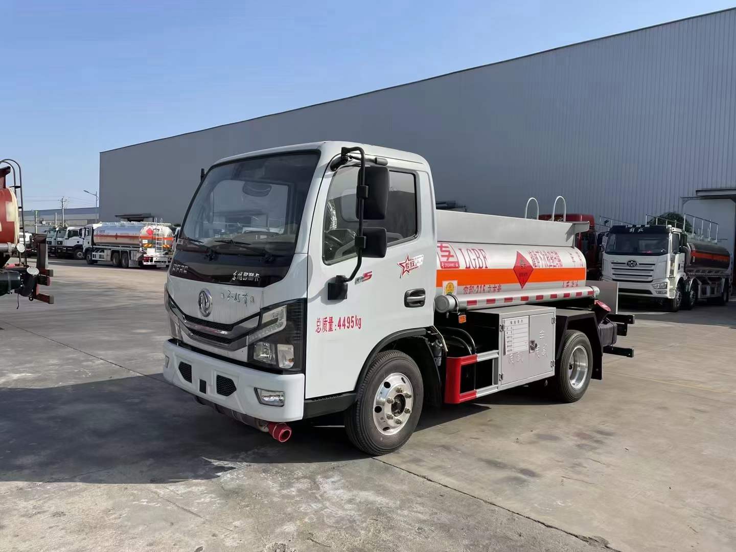 東風多利卡2噸油罐車