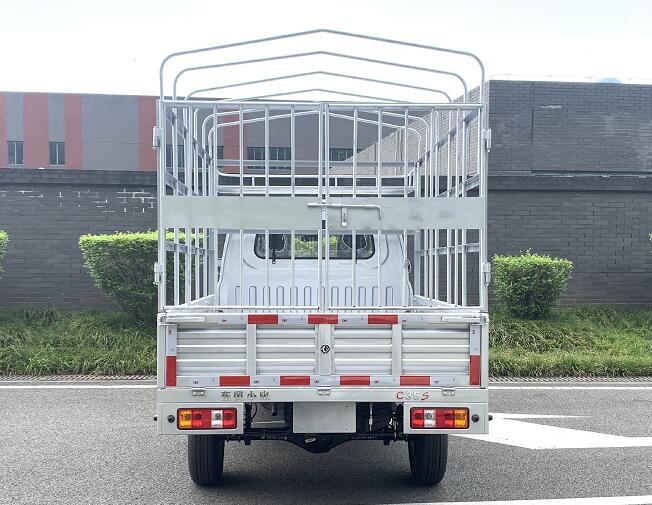 東風(fēng)牌倉(cāng)柵式運(yùn)輸車(chē)