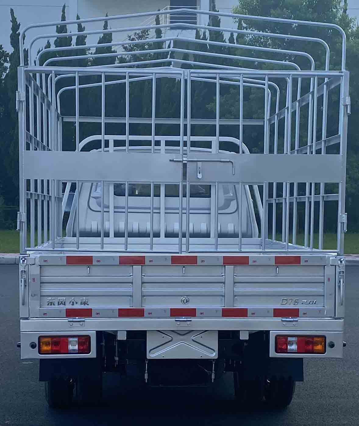 東風(fēng)牌倉柵式運輸車